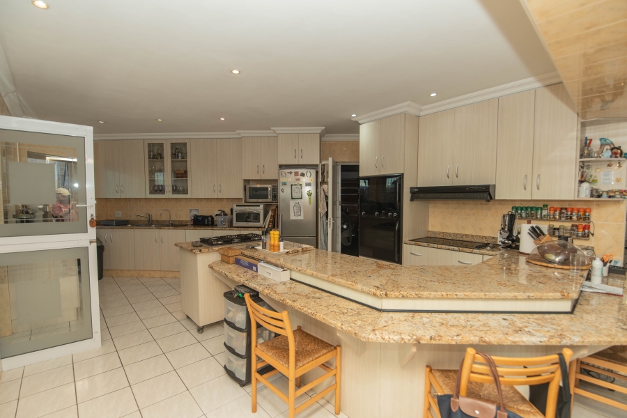 6 Bedroom Property for Sale in Humerail Eastern Cape